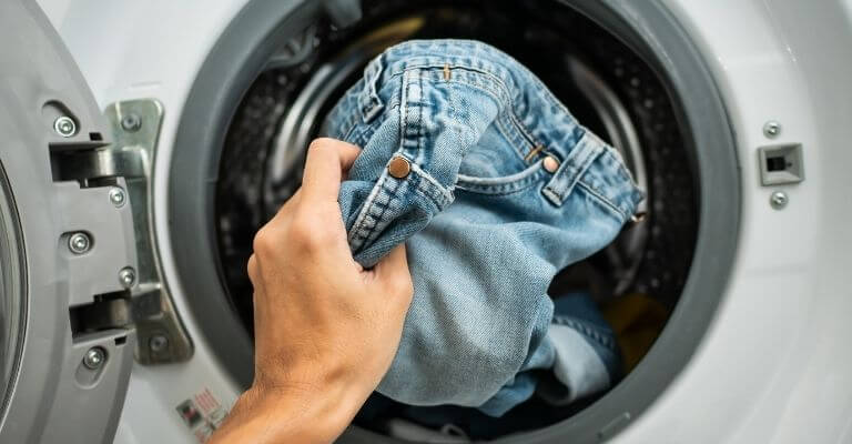 Put Jeans and detergent and softener in the washing machine