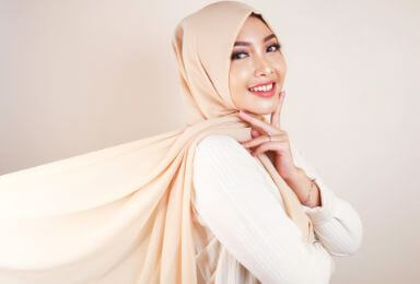 Orna plus hijab